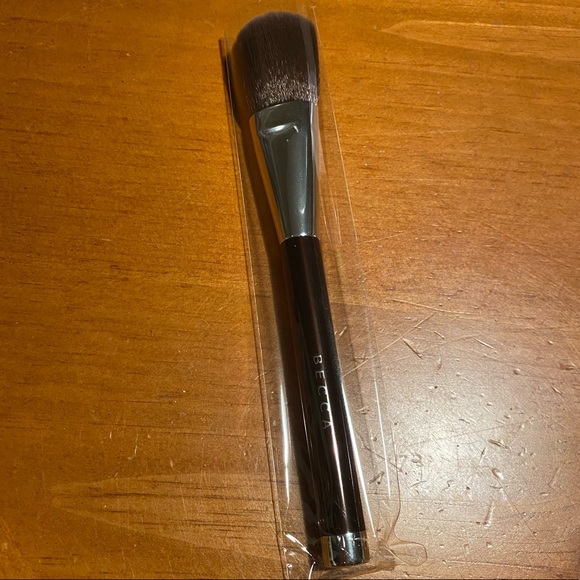 BECCA Angled Highlighting Brush - Picture 7 of 15